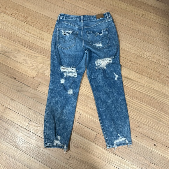 American Eagle Distressed Curvy Mom Jean - Picture 4 of 4
